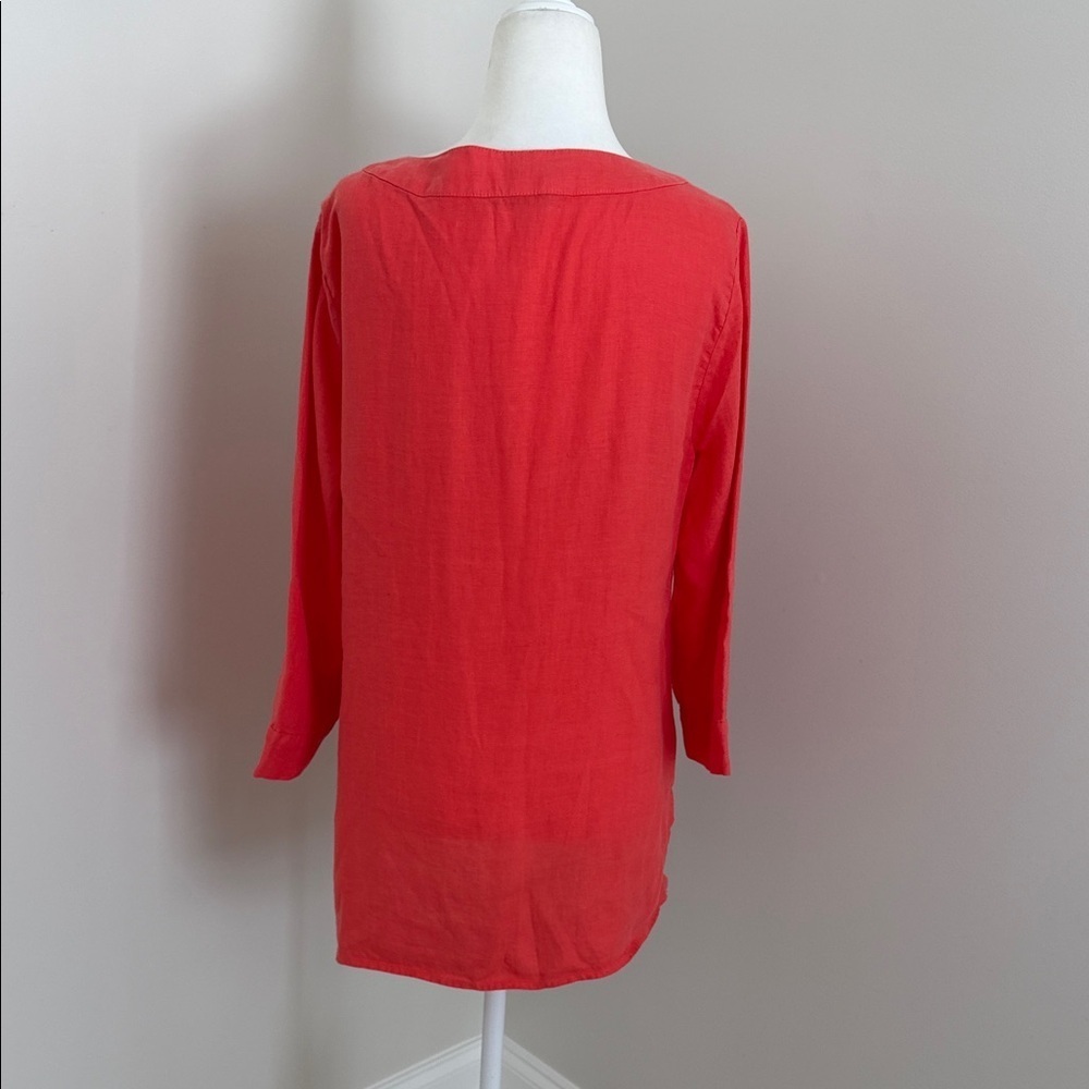 TOMMY BAHAMA Red V-Neck Top size Medium - Picture 8 of 10